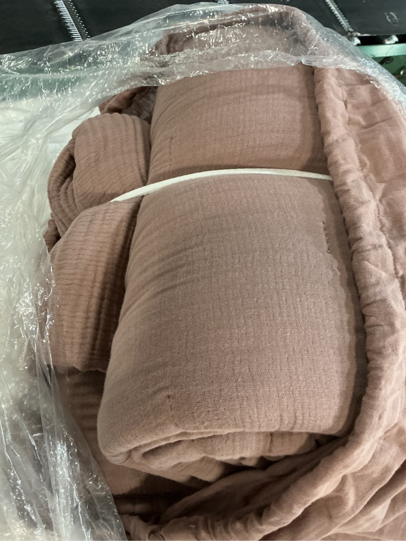 Condition photo showing As Is for nwt quince organic airy gauze dream quilt set full queen fig cotton msrp 3pcs