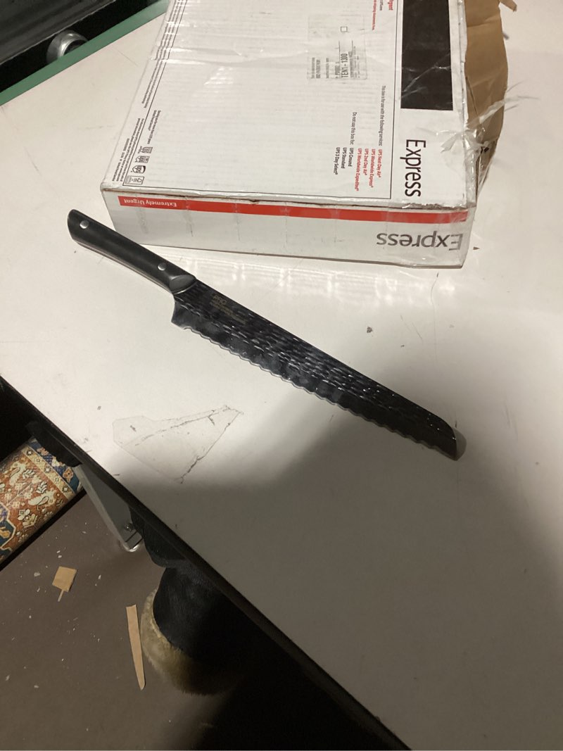 Enso HD 9\" Bread Knife - Made in Japan - VG10 Hammered Damascus Stainless Steel Serrated Slicing Knife