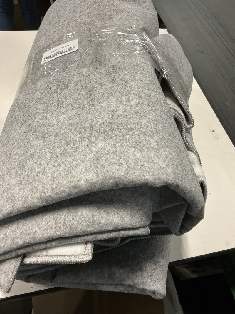 Condition photo showing Good Condition for Area Rug 8x10 Washable Rugs: Large Living Room Rug Vintage Medallion Rugs Low Pile Distressed Indoor Retro Carpet for Bedroom Kitchen Dining Room Home Office (Grey, 8' x 10') Grey 8' x 10' (Rectangular)