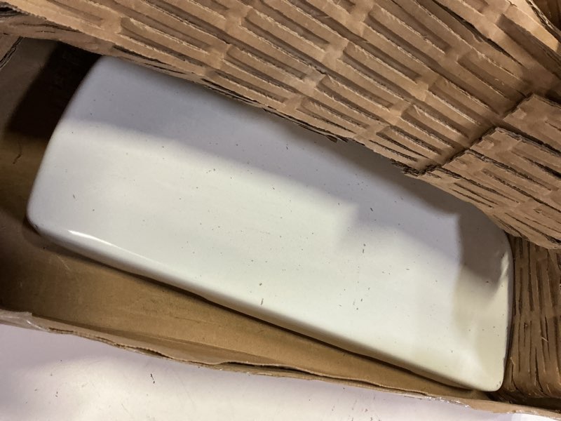 Condition photo showing Good Condition for american standard 735216-400.020 vormax toilet tank cover, white