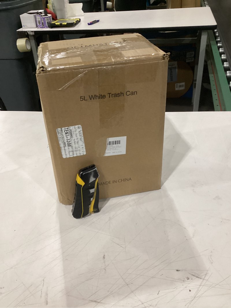 Condition photo showing Good Condition for very small metal trash can