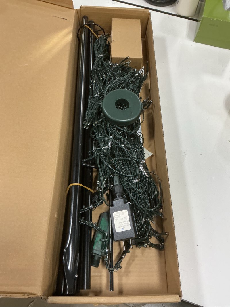 Condition photo showing Good Condition for Flacchi Christmas Outdoor Star String Lights - Pole Set with Remote, Multiple Lighting Modes, Timer,