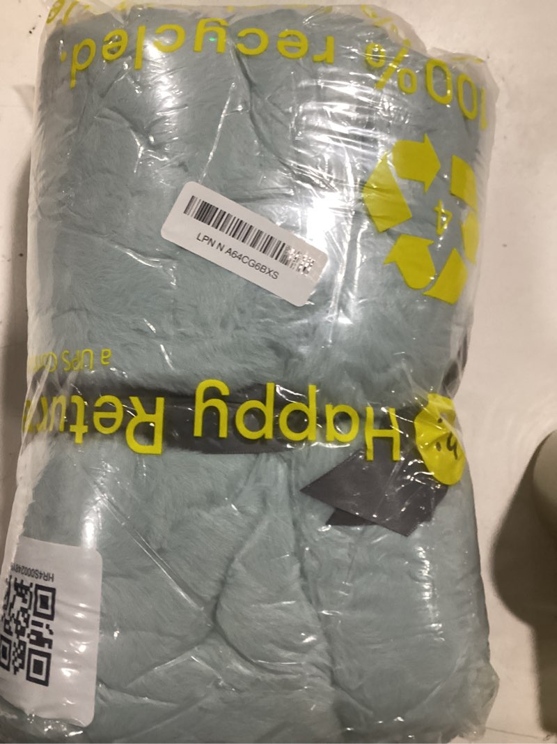 Madison Park Zuri Soft Plush Luxury Oversized Faux Fur Throw TEAL BLUE Design, Faux Mink On The