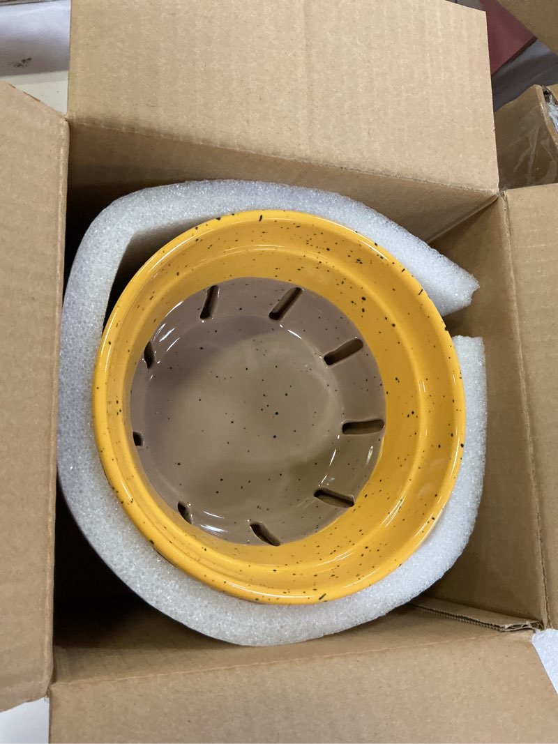 Condition photo showing Good Condition for Gomakren Fruit Bowl with Holes, Ceramic Berry Basket Set of 2, 5.8 Inch Round Fruit Storage Containers, Strawberry Baskets, Farmhouse Kitchen Decor, Yellow + Brown Yellow + Brown Round-5.8 Inch