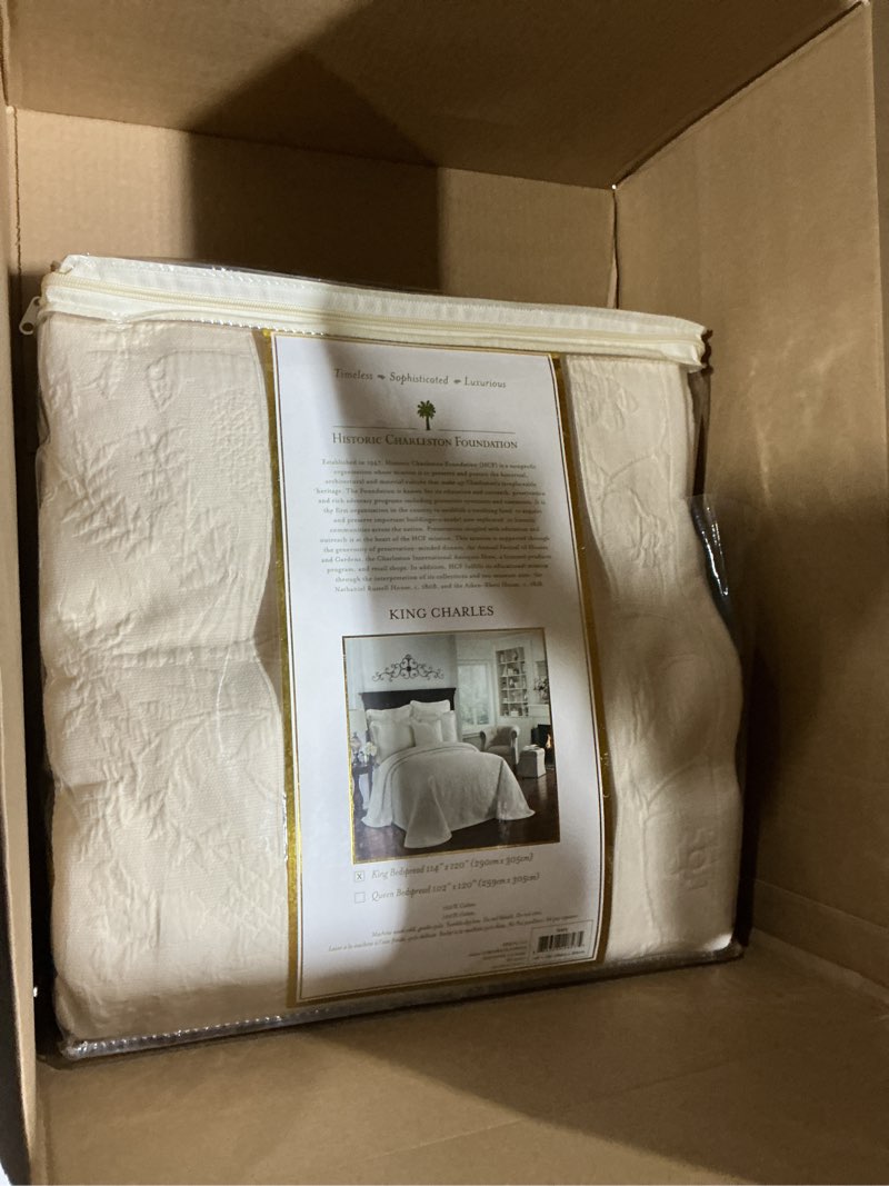 Condition photo showing Good Condition for King Charles Modern Farmhouse Floral Matelasse Bedspread, 100% Cotton Breathable Bedding, King/Calking, Ivory Bedspread Ivory King/Cal King