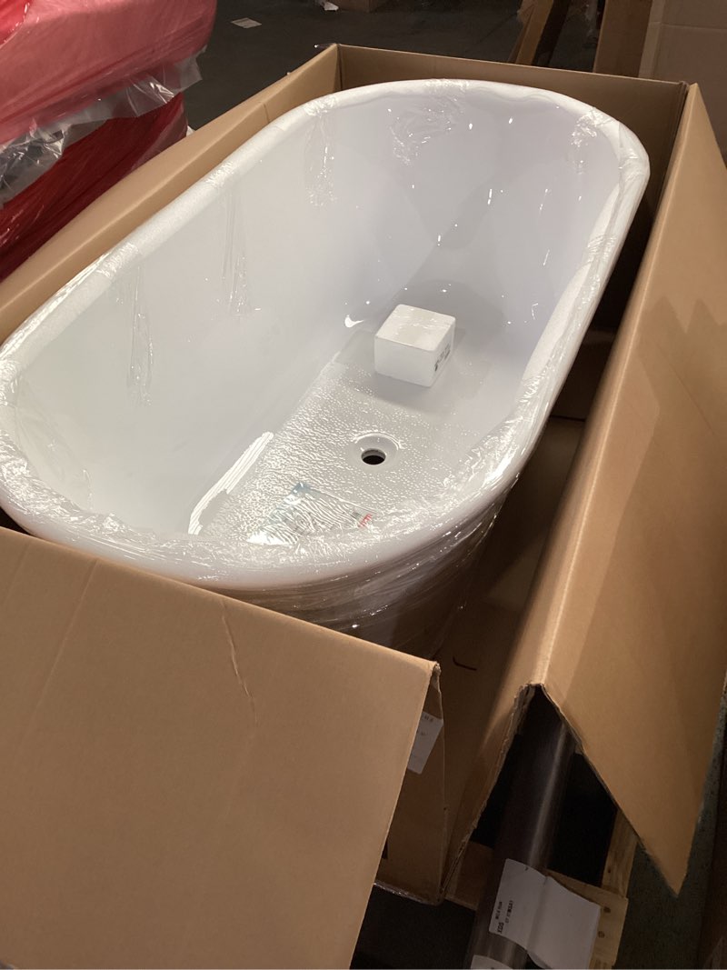 Condition photo showing New/Like New for freestanding bathtub b0014 60”