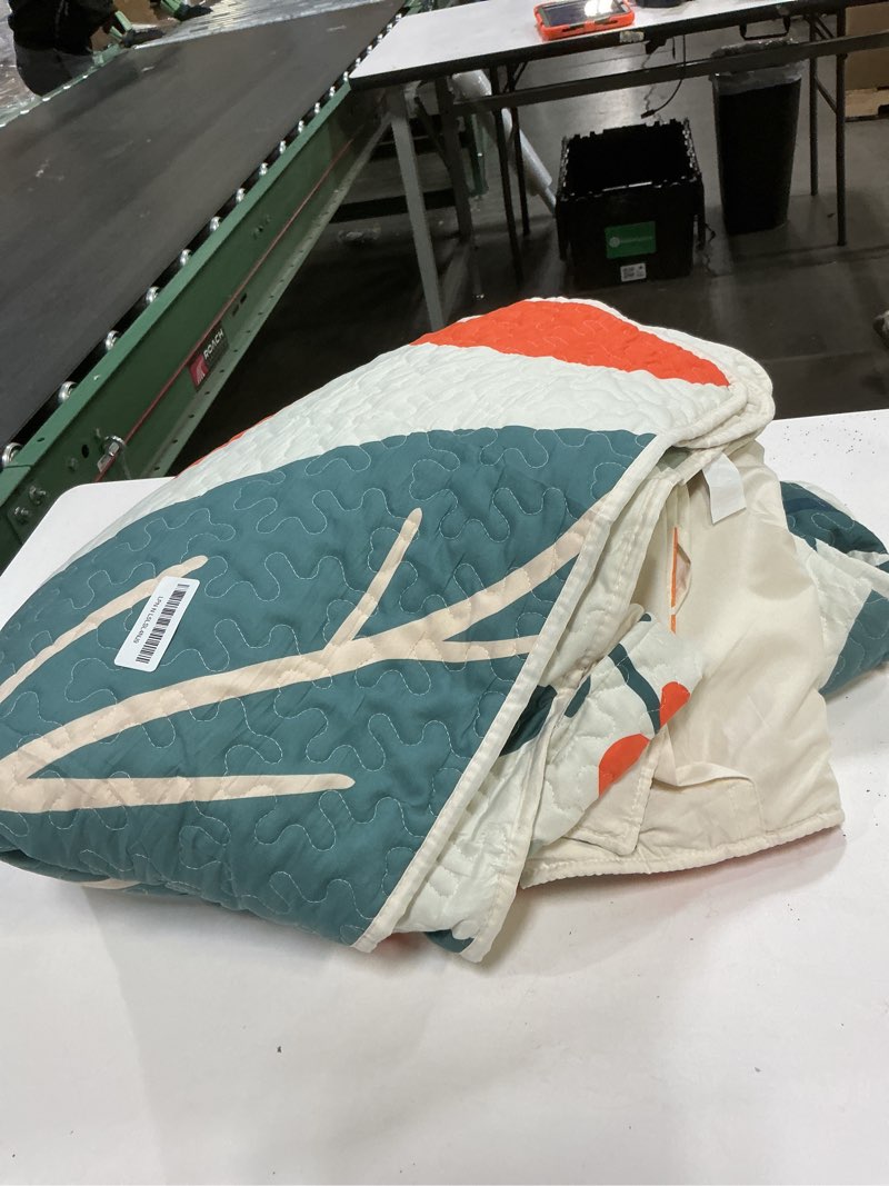 Condition photo showing As Is for Yogeneg King Quilt Bedding Set,White Orange Botanical Pattern Beige King/Cal King Quilt Set,3 Piece Lightweight Soft Summer Bedspread Coverlet with 2 PIillow Shams,All Season(Beige,110"x96") Green Orange Botanical King/Cal King(96"x110")