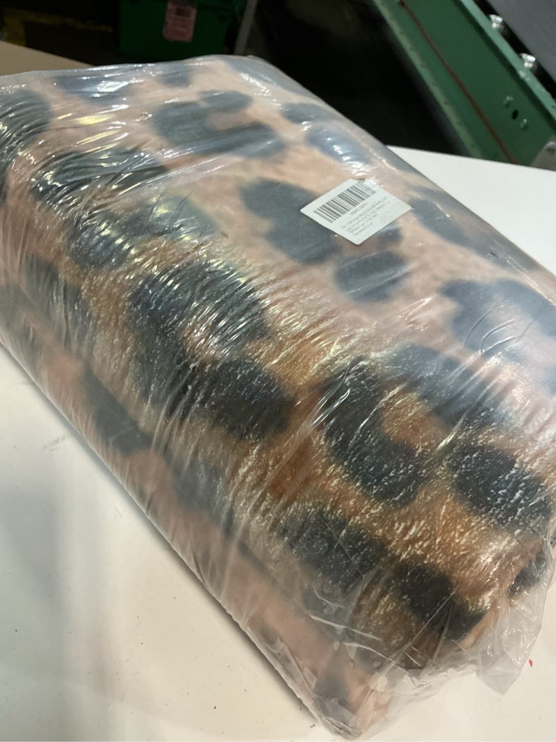 Condition photo showing New/Like New for leopard rug 6x9 washable area rug soft large bedroom rug non slip living room rugs leopard print low-pile indoor carpet for den dorm playroom?6x9ft,brown? 6' x 9' (rectangular) leopard brown