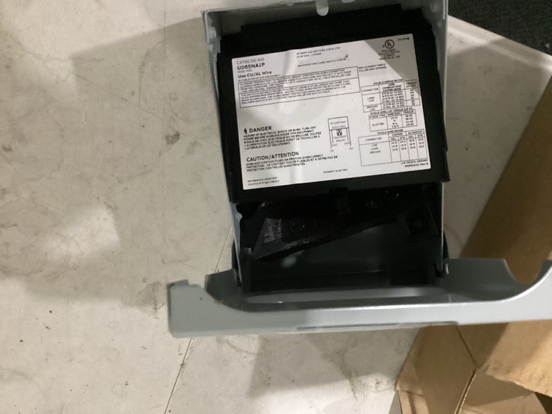Condition photo showing Good Condition for 60 amp non automatic ac disconnect (u065na1p)