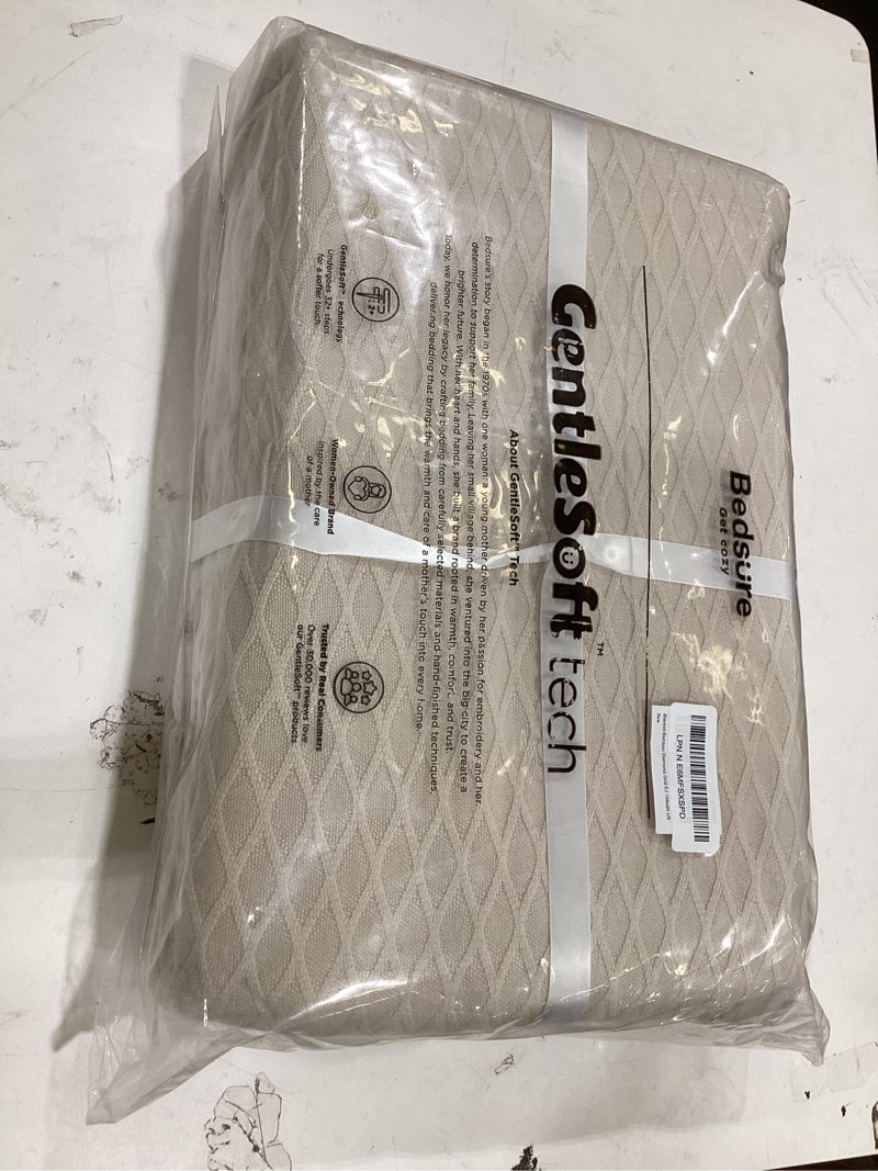 Condition photo showing New/Like New for bedsure cooling blanket of rayon derived from bamboo - lightweight breathable cotton summer blanket king size for hot sleepers, luxury throws for bed, couch and sofa, beige, 108x90 inches king (108" x 90") beige