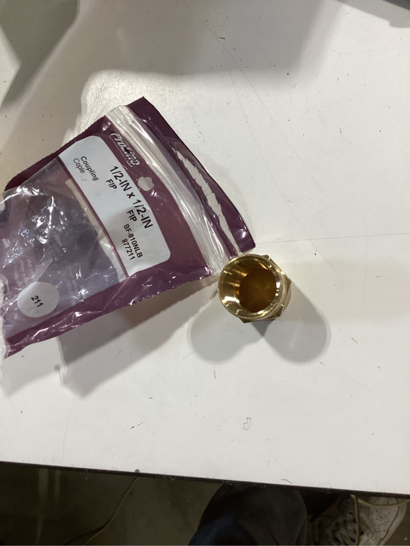 Condition photo showing Good Condition for proline series 1/2-in x 1/2-in threaded coupling fitting