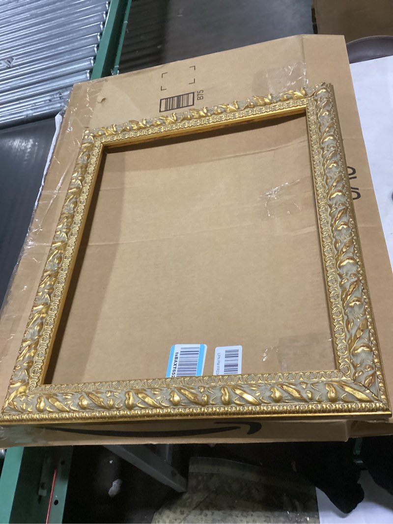 Condition photo showing Good Condition for 12x12" Vintage Metallic Gold Frame