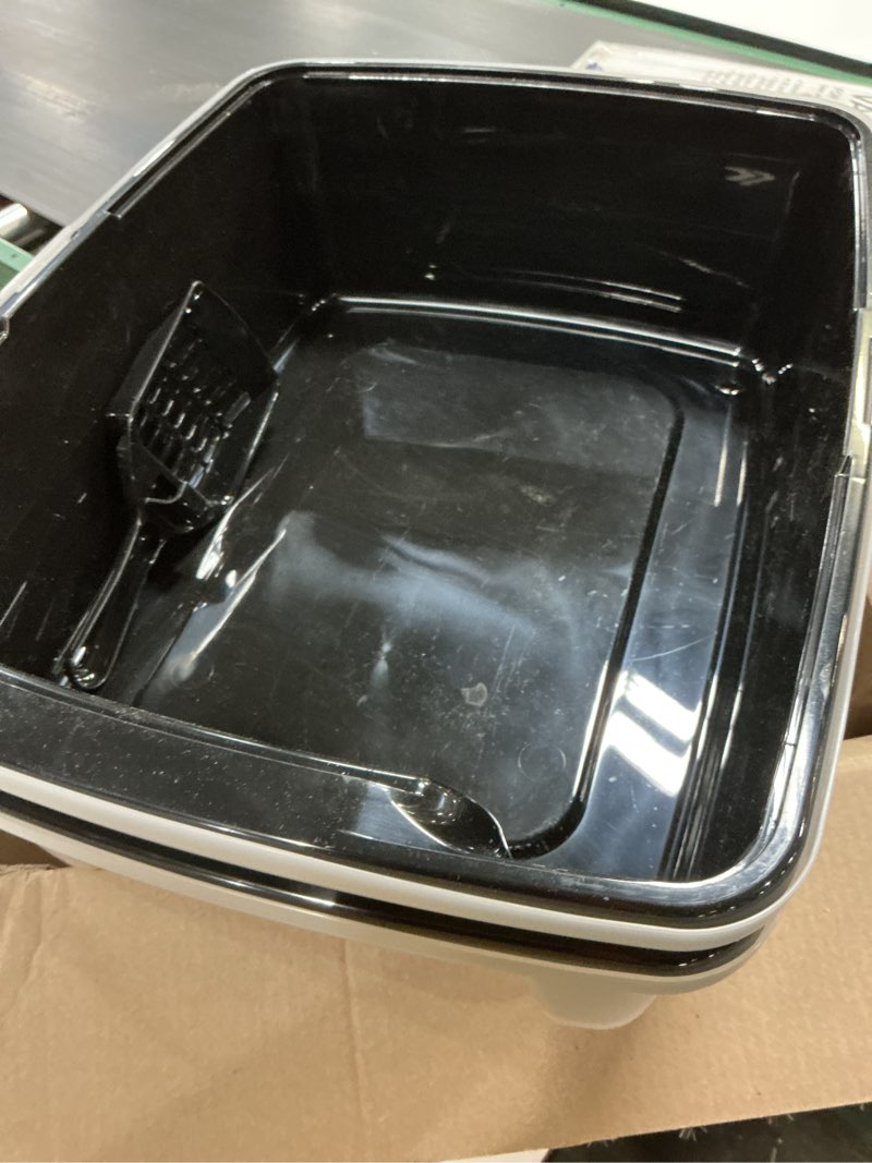 Condition photo showing Good Condition for iris usa 2 pack large open top cat litter box with high sides, scatter shield & scoop, black, for indoor cats, kittens or multicat homes