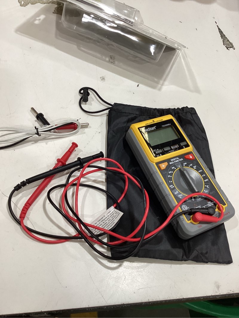 Condition photo showing Good Condition for everstart professional cat 3 300 volt digital multimeter