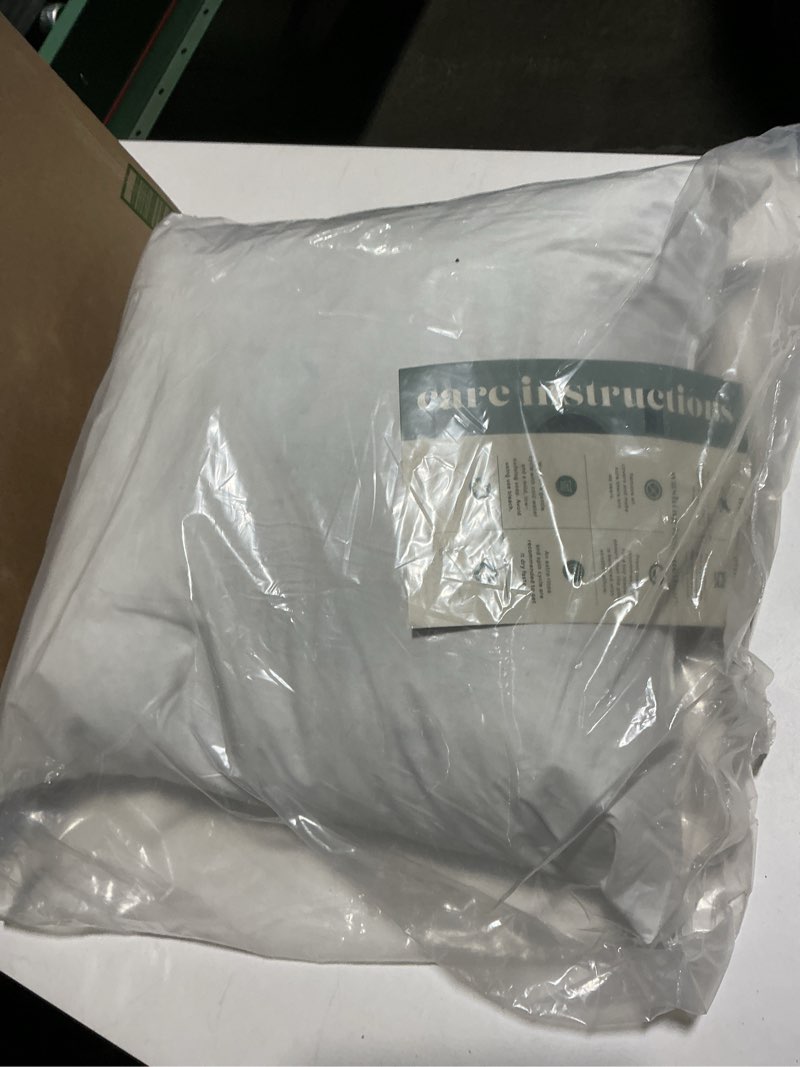 Condition photo showing Good Condition for ComfyDown Decorative Throw Pillow Insert, Down and Feathers Fill, 100% Cotton Cover 233 Thread Count, Square Pillow Insert - Made in USA (18" x 18") White 18 x 18-Inch