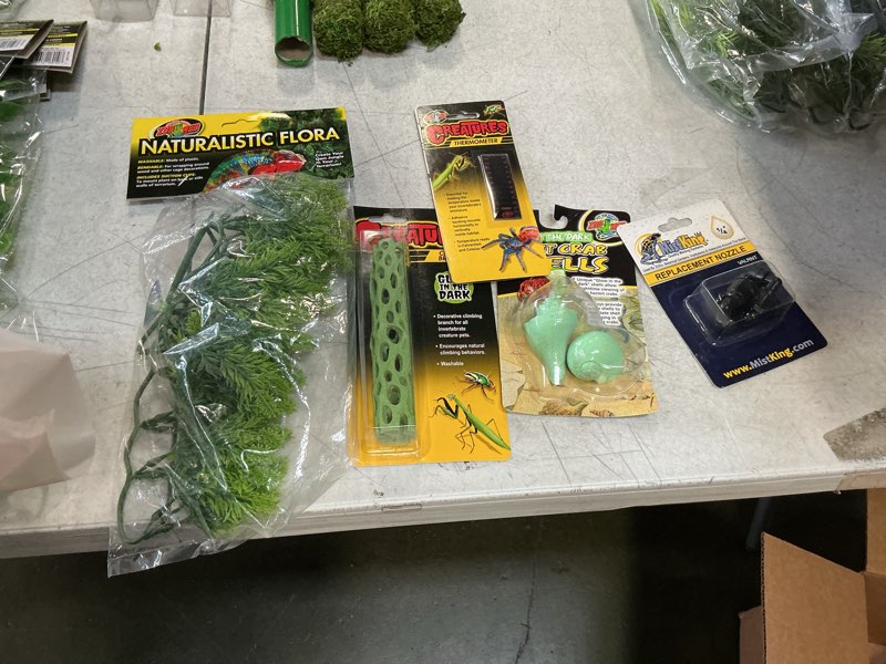 Condition photo showing New/Like New for - [x] Assortment of small pet items, miscellaneous small, variety of items multiple pieces, 5 pieces total  