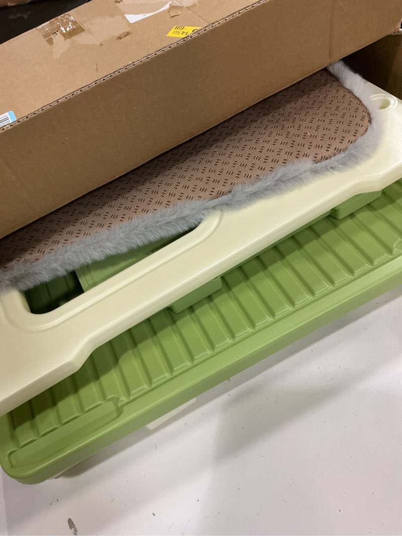 Condition photo showing Good Condition for Plastic Cat House Indoor Outdoor, Waterproof Feral Cat Shelter with Mat, Escape Door, Sturdy Large Pet House for Cats, Puppy, Rabbit, Easy Assemble, Green