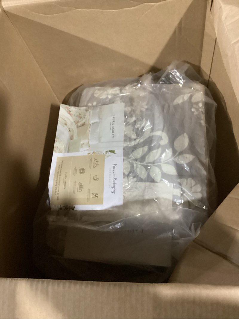 laura ashley - king quilt set, reversible cotton bedding with matching shams, home decor for all sea