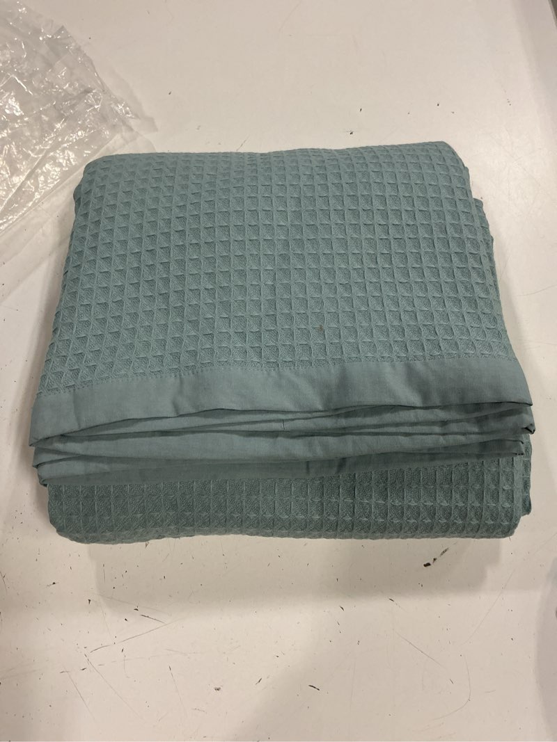 Condition photo showing Good Condition for salt earth gots certified 100% organic cotton throw blanket, 60" x 80" blankets & throws for bed, throw blanket for couch,modern & cozy blanket, all seasons waffle blanket, soft blanket (silver blue) silver blue organic cotton - twin