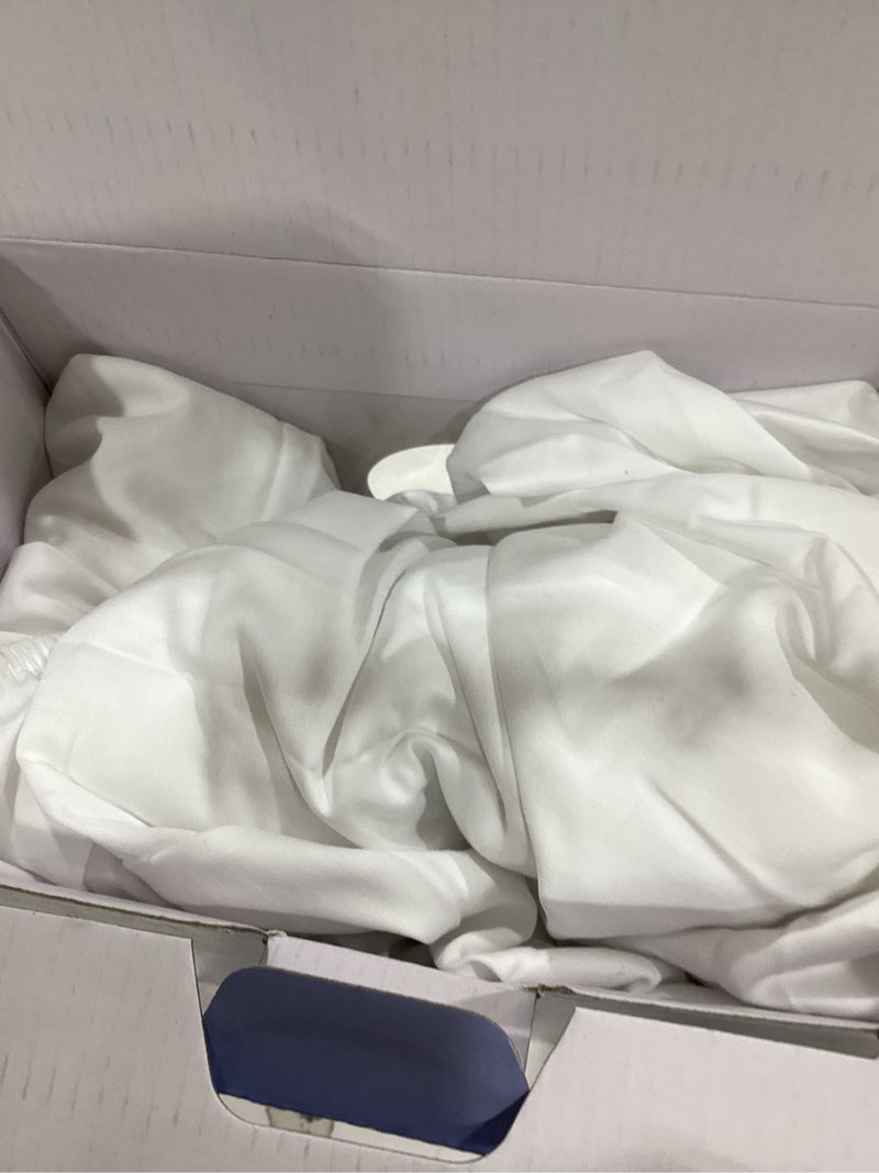 Condition photo showing New/Like New for thread spread 100% cotton queen fitted sheet only - 400 thread count cotton fitted sheet queen, luxuriously soft, durable, cooling 16" deep pocket sateen weave bottom, luxury hotel quality - white queen white