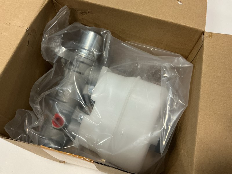 Condition photo showing Good Condition for motoku brake master cylinder assembly for ford f-150 2010-2013 expedition 2010-2014 for lincoln navigator 2010-2014 with reservoir and cap