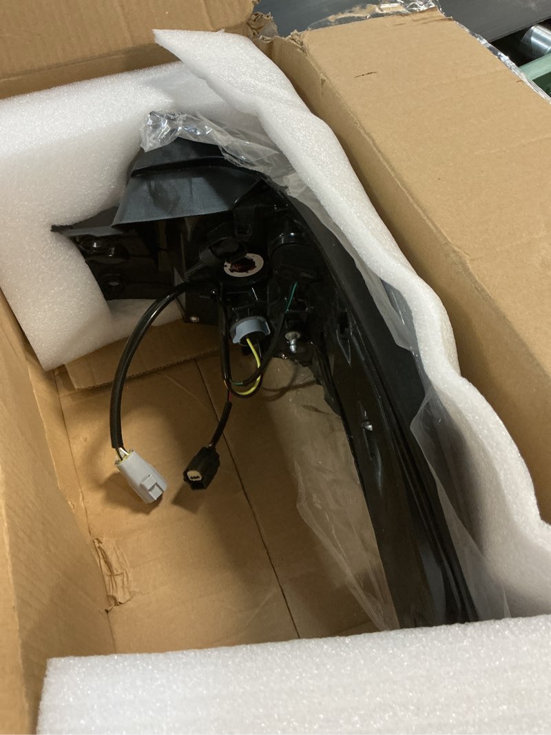 Condition photo showing New/Like New for 8156008071 Driver Side Outer Tail Light Assembly Compatible with Sienna 2021 2022 Rear Brake Lamp Taillight TO2804160 (Left)