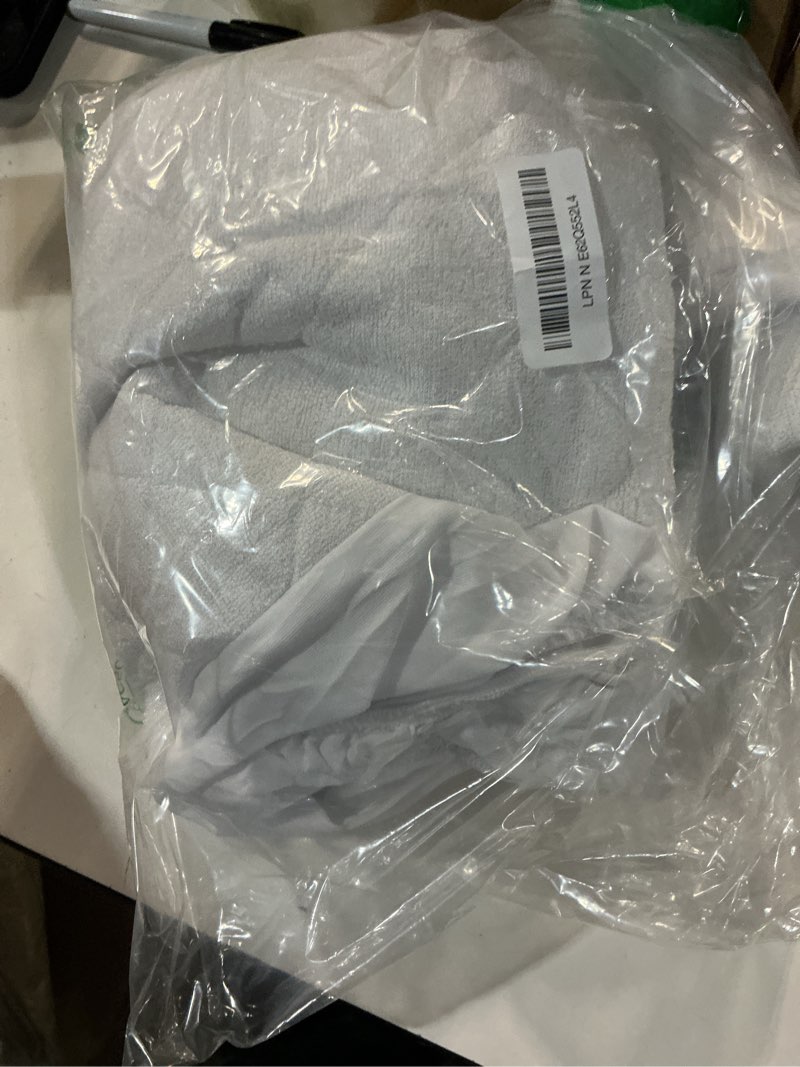 Condition photo showing Good Condition for bassinet mattress pad cover fit for amke 3 in 1 baby bassinet(35" x 20"), ezebaby, tcbunny and evolur stellar bassinet, 2 pack, waterproof, ultra soft surface, breathable and easy care rectangular for amke/ezebaby/tcbunny/evolur stellar bassinet