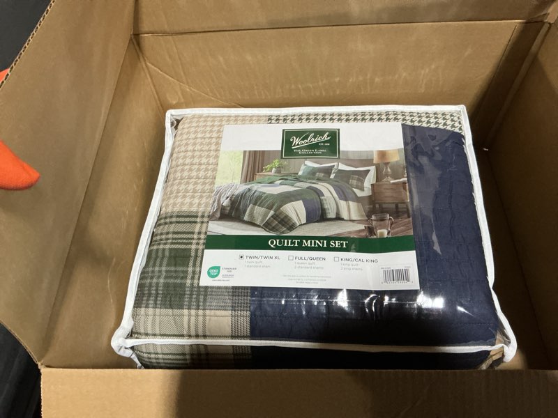 Condition photo showing Good Condition for woolrich quilt set patchwork channel quilting, cottege coverlet for twin size bed all seasons, lightweight prewashed cotton coverlet bedspread, shams, mill creek, oversized twin/twin xl green 2 piece mill creek green oversized twin/twin xl