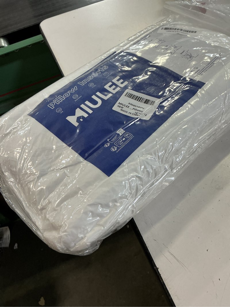 Condition photo showing New/Like New for miulee throw pillows inserts, pack of 2 18x18 inch 100% virgin fiber filling bed couch pillows