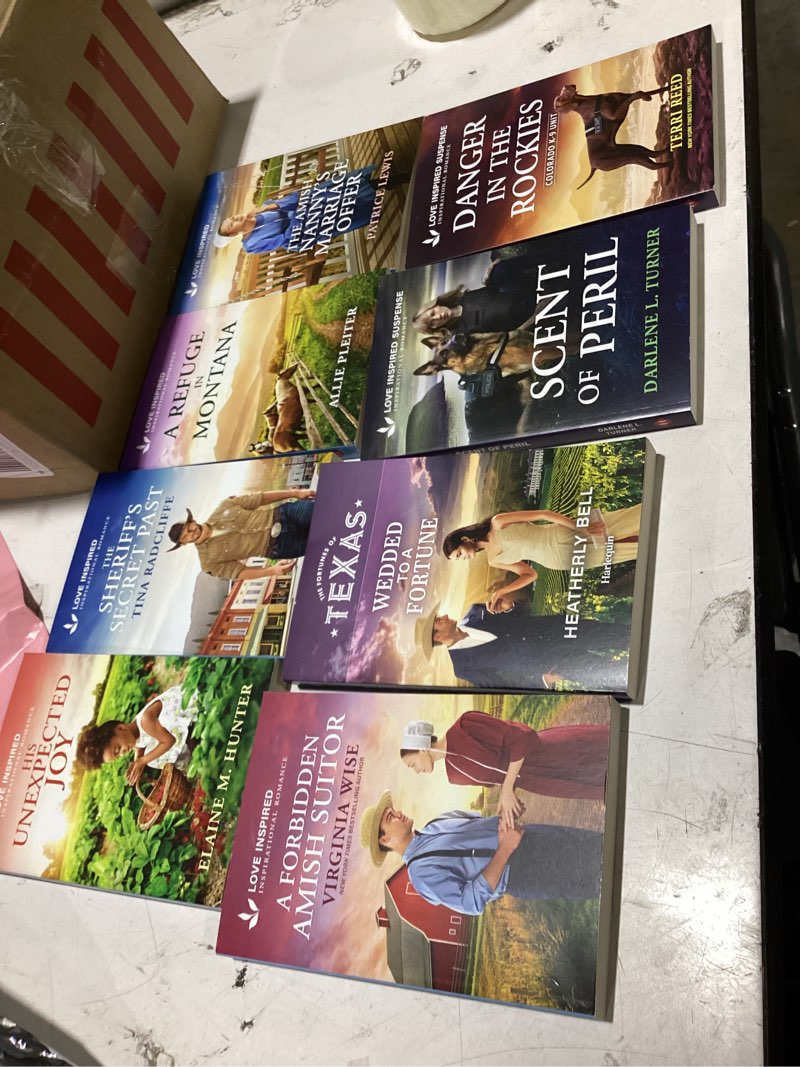Condition photo showing Good Condition for 8 assorted novels lot