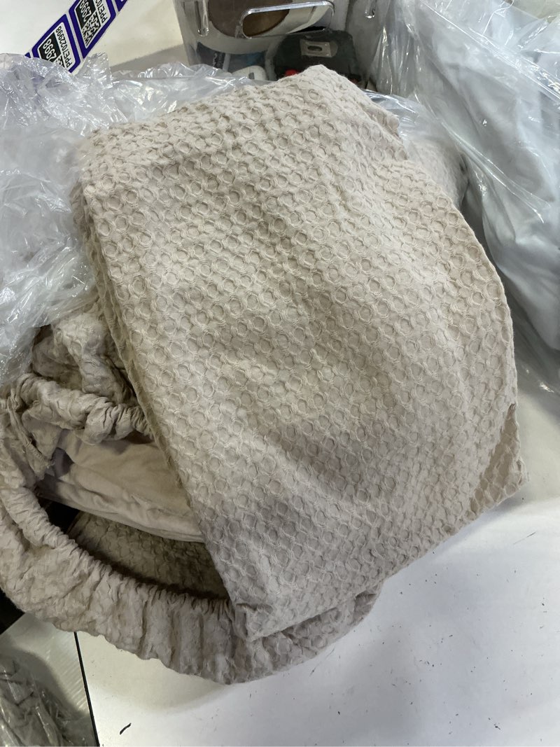 Condition photo showing Good Condition for organic luxe honeycomb duvet cover set, king/cal king, sand