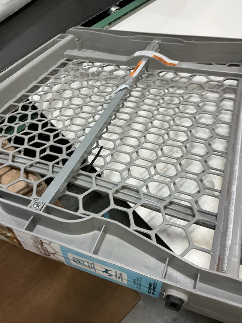 Condition photo showing Good Condition for carlson pet products easy fit plastic adjustable expandable pet gate 28-42"