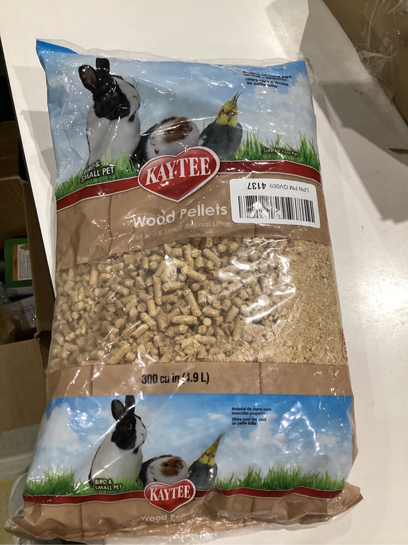 Condition photo showing Good Condition for kaytee wood pellets pet bird & small animal litter for ferrets, guinea pigs, rats, chinchillas, hamsters, gerbils, rabbits, mice, hedgehogs and dwarf hamsters, 4.9 liter, 8 pound bag 165 fl oz (pack of 1)