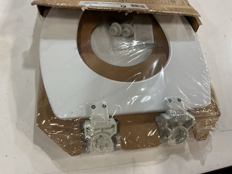 Condition photo showing New/Like New for bemis 1500ec 390 lift-off wood elongated toilet seat, cotton white (pack of 1)