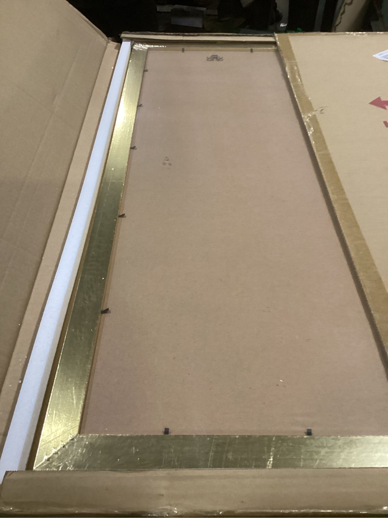 Condition photo showing Good Condition for lavie home 24x36 picture frame gold poster frame,display pictures 24x36 with mat or  without mat, frame and polished plexiglass, horizontal and vertical format of the walls gol