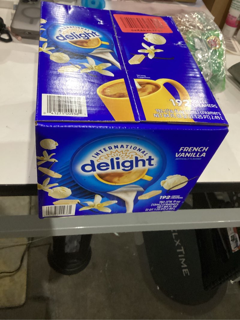 Condition photo showing New/Like New for International Delight, French Vanilla, Single-Serve Coffee Creamers, 192 Count (Pack of 1), Shelf Stable Non-Dairy Flavored Coffee Creamer, Great for Home Use, Offices, Parties or Group Events French Vanilla 192 Count (Pack of 1)