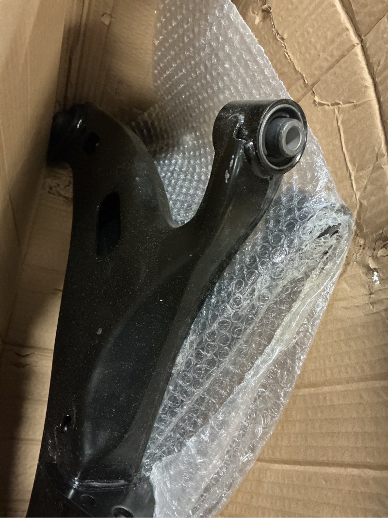 Condition photo showing Good Condition for NewYall Front Lower Left and Right Suspension Control Arm with Ball Joints for Subaru Legacy/Outback 2.5L 3.6L 2010-2014