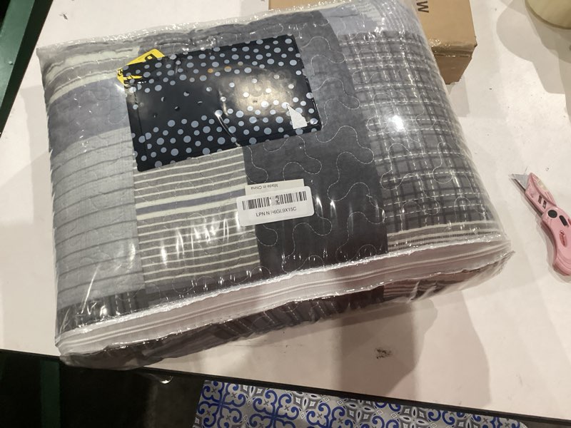 Condition photo showing Good Condition for homzard quilt bedding set twin size - 100% cotton comforter set,gray blue quilts bedspread for the bed, farmhouse lightweight bedding all season 01-1 blue/gray twin(68"x86")