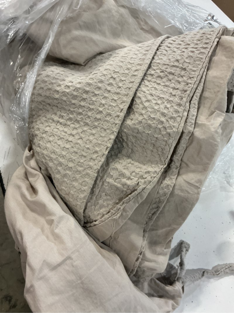 Condition photo showing As Is for organic luxe honeycomb duvet cover set, king/cal king, sand