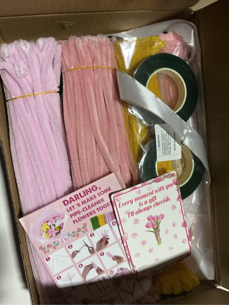 Condition photo showing Good Condition for 600PCS Pipe Cleaners Craft, Pipe Cleaner Bulk Flower Kit, 6 Colors Chenille Stems Flower Making Kit with Floral Wires, Gardening Tape, Stamen, Floral Wrapping Paper & Ribbon for Art and Craft Supplies 600 PCS
