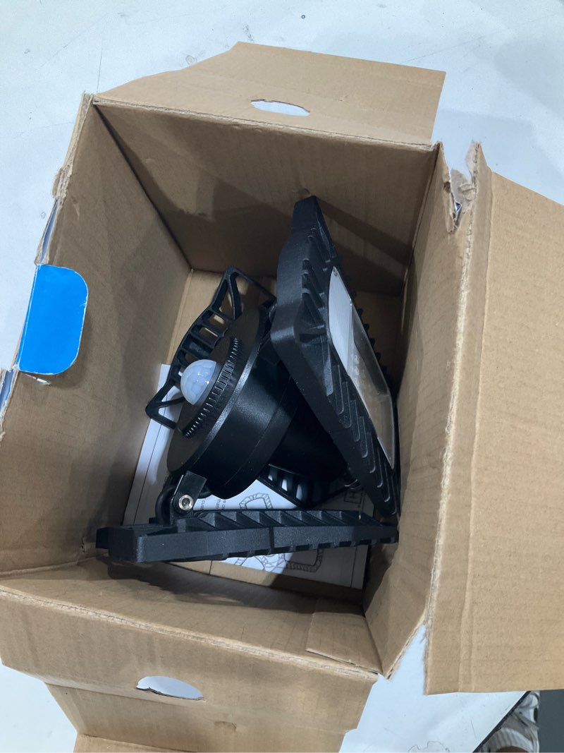 Condition photo showing Good Condition for utilitech 1-ft 8000 lumens black 3 -light led diffuser garage shop light