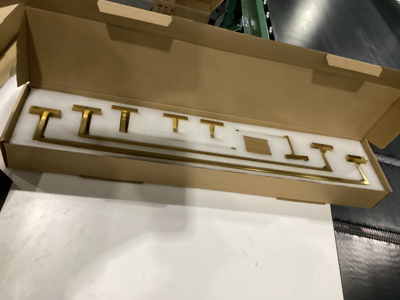 https://lotting-media.assets.bidfta.com/lotting_315293dc-ee38-4800-b025-6e20199e08b7
