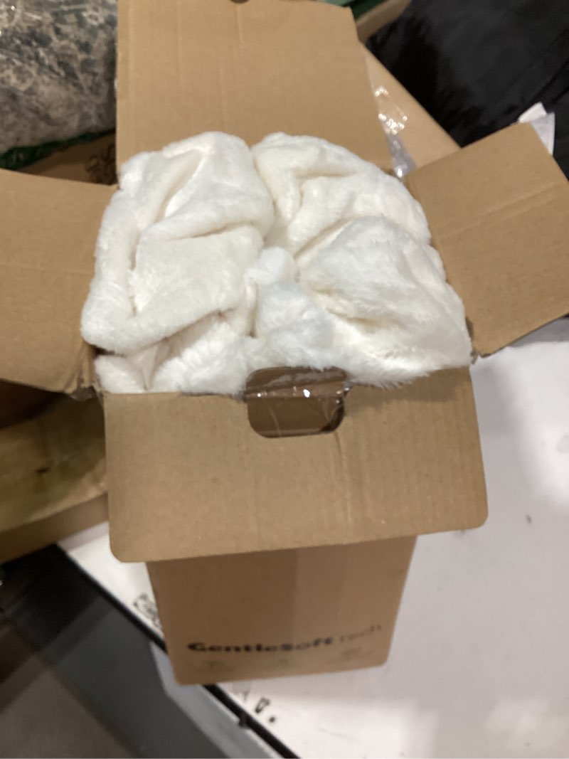 Condition photo showing New/Like New for bedsure gentlesoft fleece blanket twin size cream - 300gsm lightweight plush fuzzy cozy soft warm blanket for bed, sofa, couch, travel, camping, 60x80 inches cream twin (60" x 80")