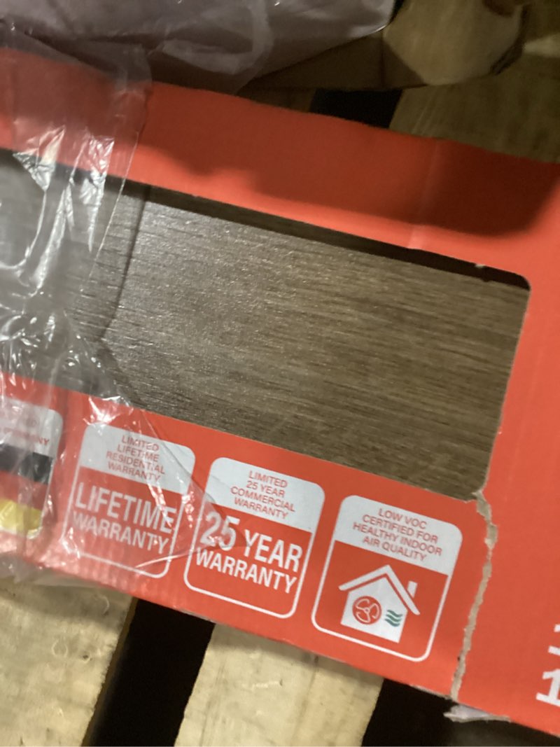 Condition photo showing Good Condition for style selections highbury oak laminate wood flooring 12.34 sq ft