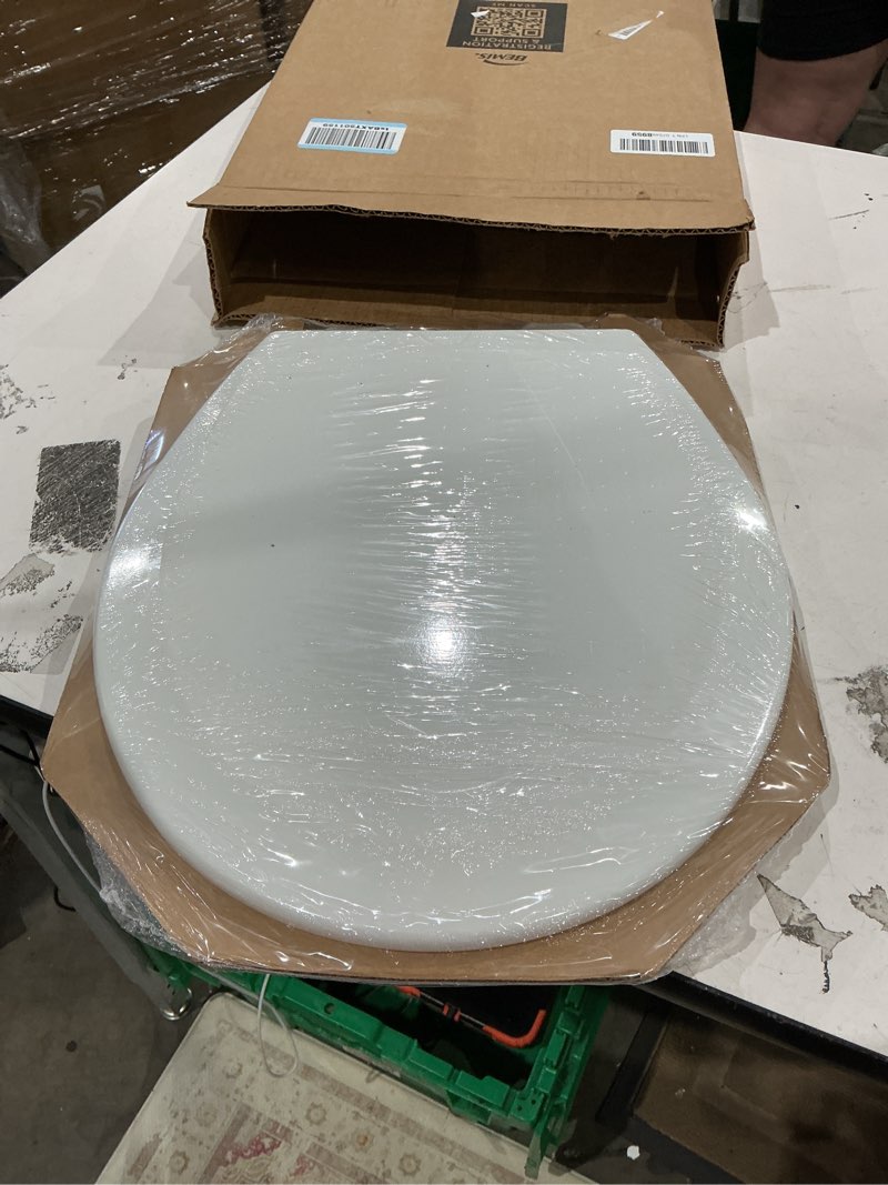 Condition photo showing New/Like New for bemis 550ttt open front durable wood toilet seat, secure hinges stay tight, made in usa, round, white