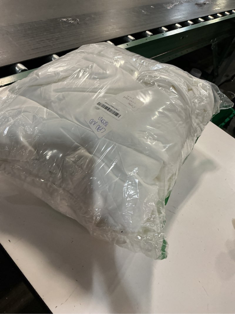 Condition photo showing Good Condition for 10 Pack White Round Tablecloths, 120 Inch Stain Resistant and Wrinkle Polyester Fabric Washable Table Clothes Cover for Kitchen Dining, Wedding, Reception Banquet, Birthday Party, Buffet Restaurant White 120 In Round, 10 Pack