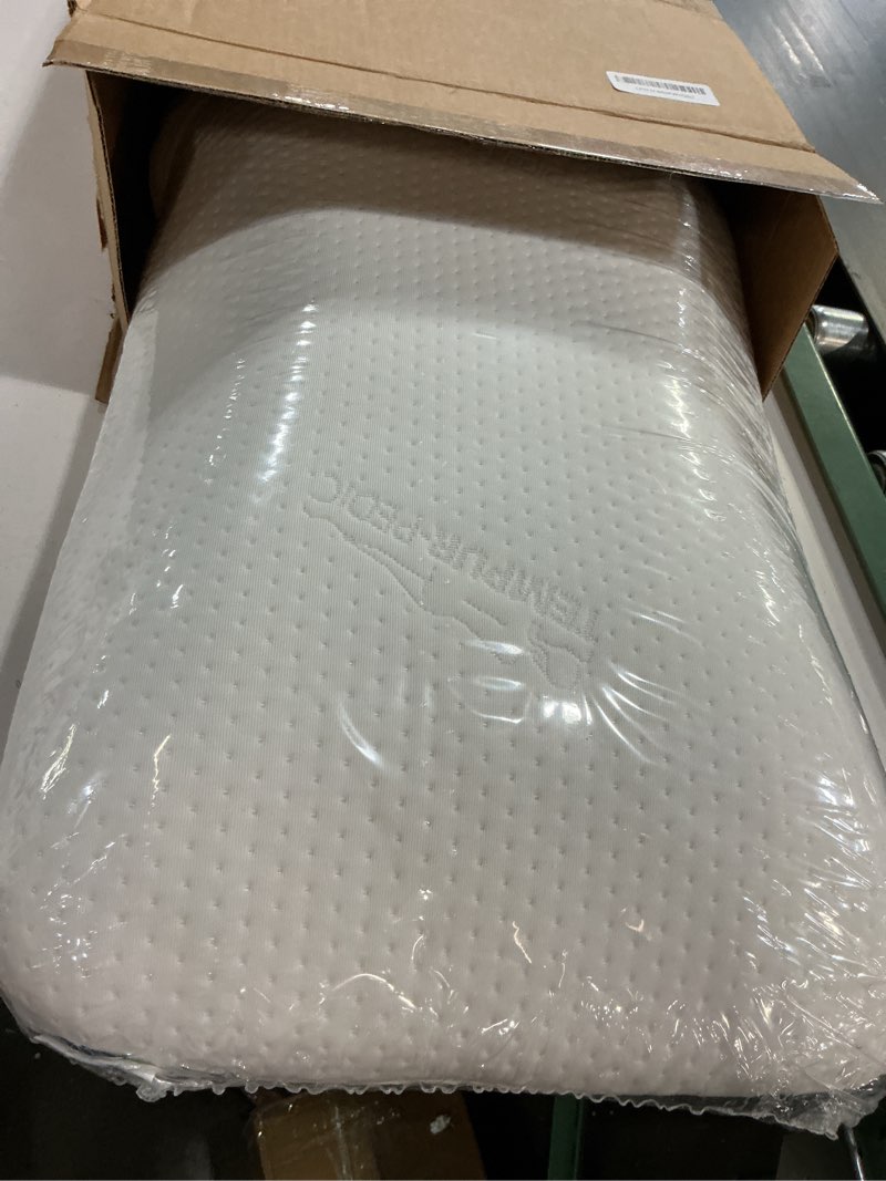 Condition photo showing New/Like New for tempur-pedic memory foam symphony pillow luxury soft feel, standard, white