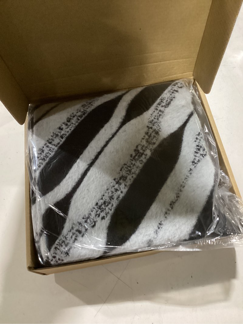 Condition photo showing Good Condition for FUTEI Black White Decorative Throw Pillow Covers 20x20 Inch Set of 2,Soft Geometric Textured Faux Cashmere Cushion Case,Modern Home Decor for Couch Bed Living Room Black White (Geometric) 20" x 20" (Pack of 2)