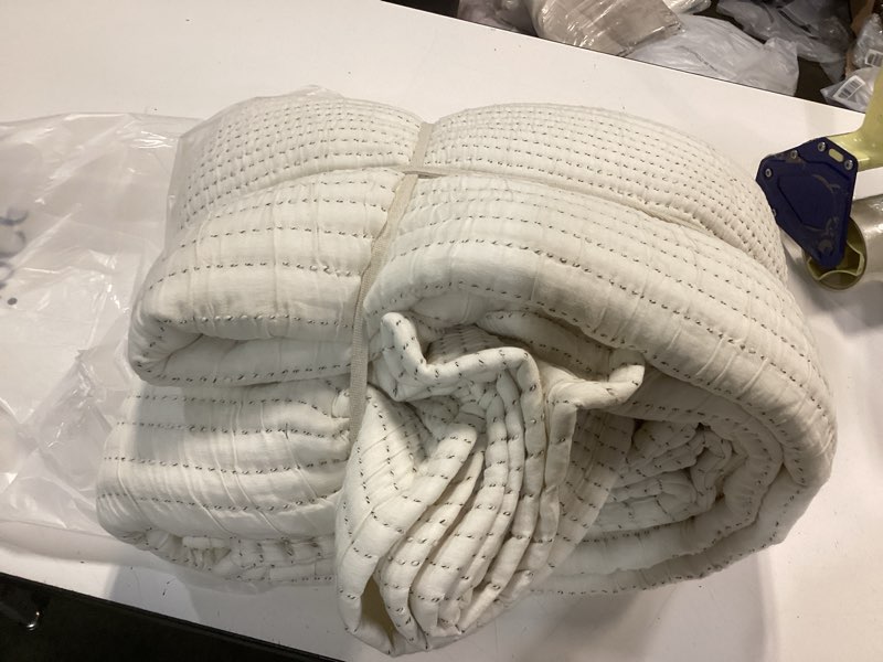 Condition photo showing New/Like New for organic cotton channel stitch coverlet, undyed, full/queen 