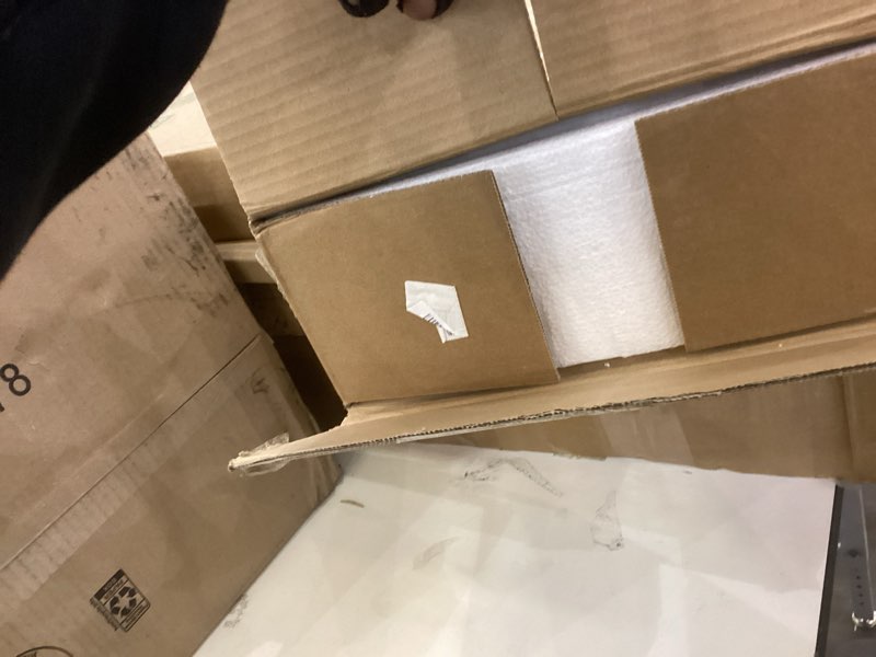 Condition photo showing Good Condition for 2 pack of floating shelves